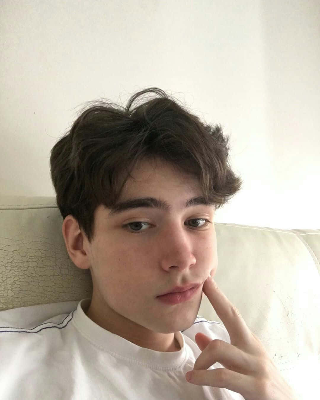 阳光草地上白日梦的文艺少年 壁纸