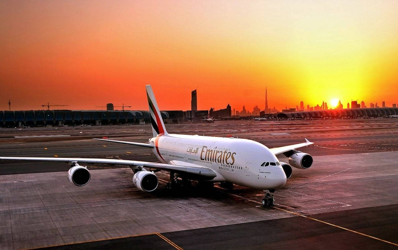 阿联酋航空A380与壮丽日落 壁纸