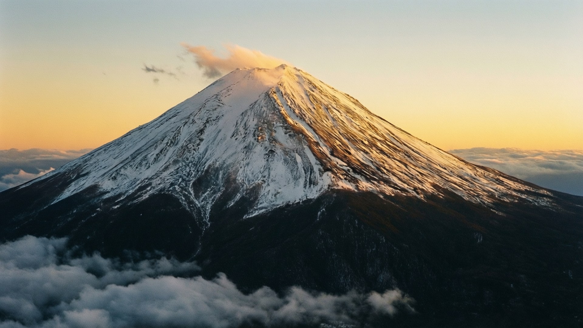 雪山日出 壁纸