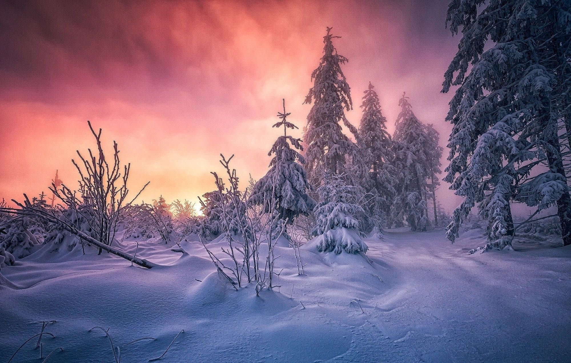 雪景美学橙空 壁纸