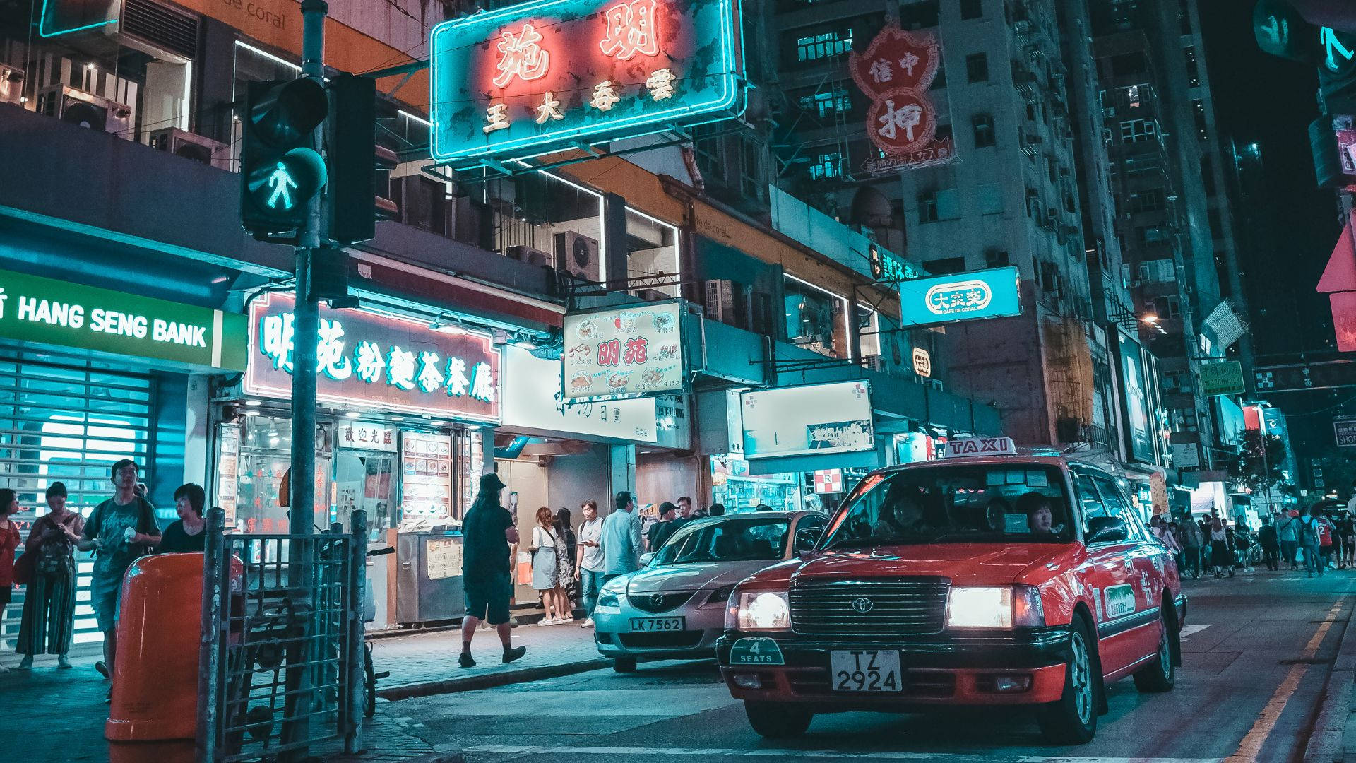 霓虹都市中的红色出租车美学 壁纸