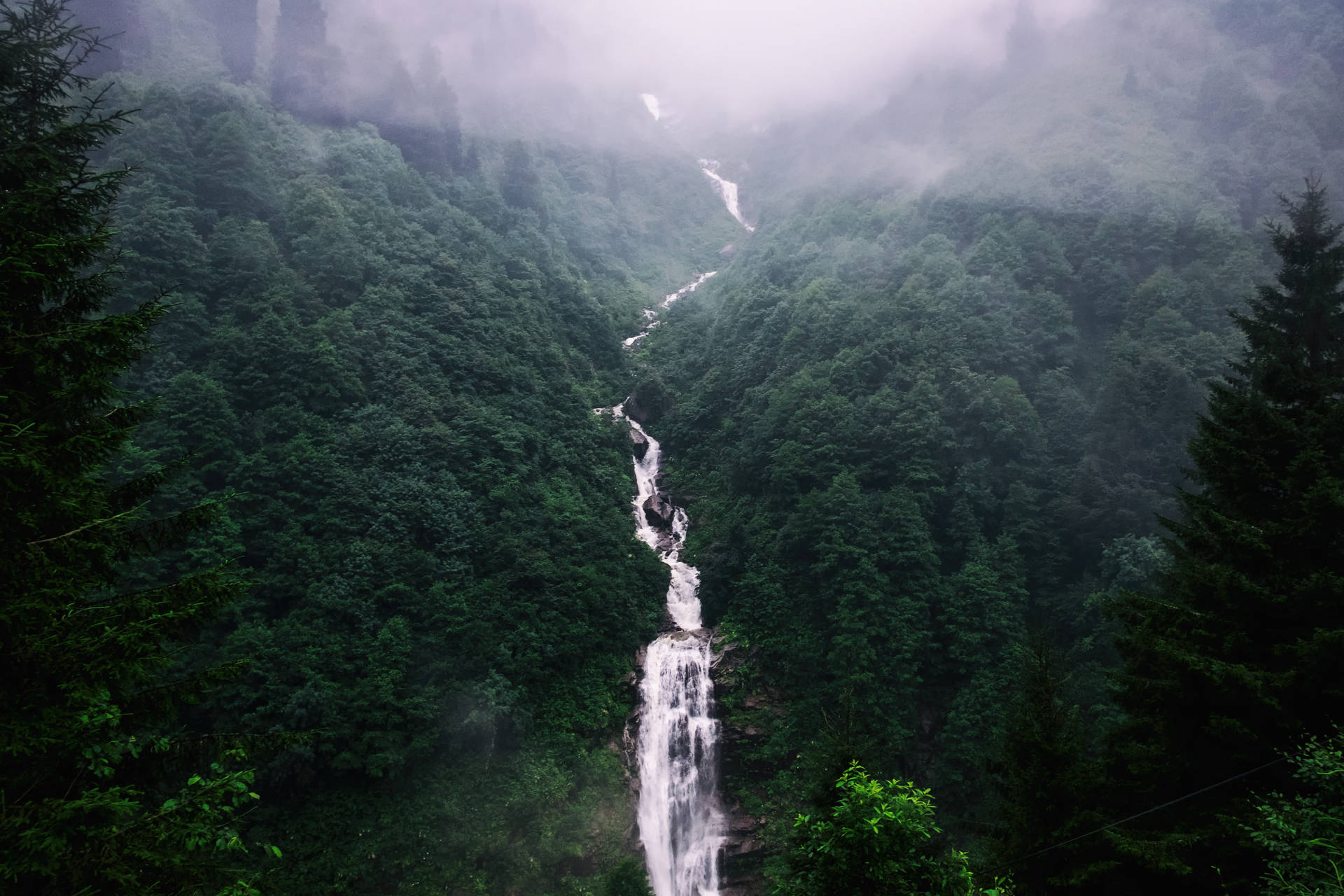 长瀑布高空航拍壁纸