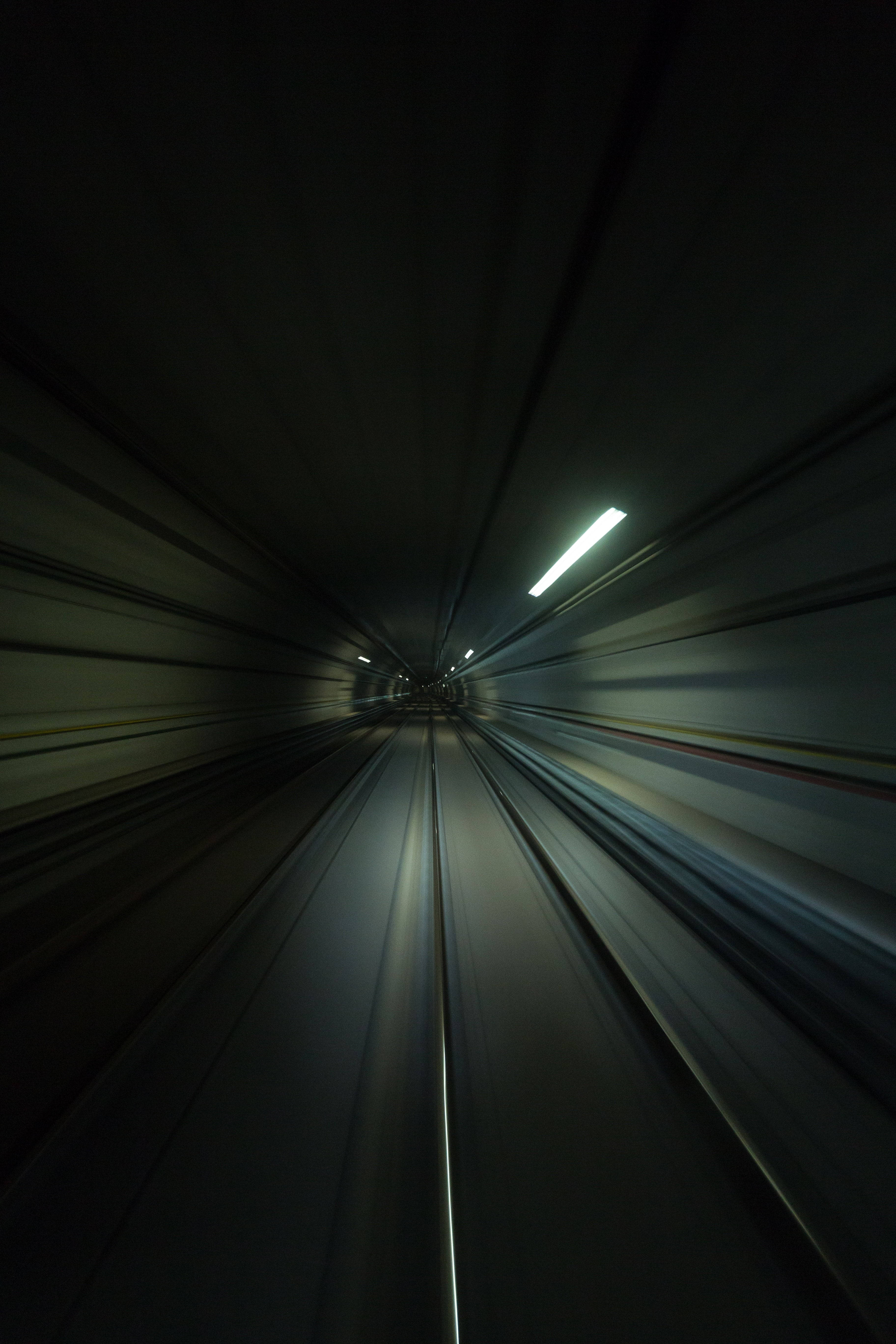 高速穿越隧道 iPhone壁纸 壁纸