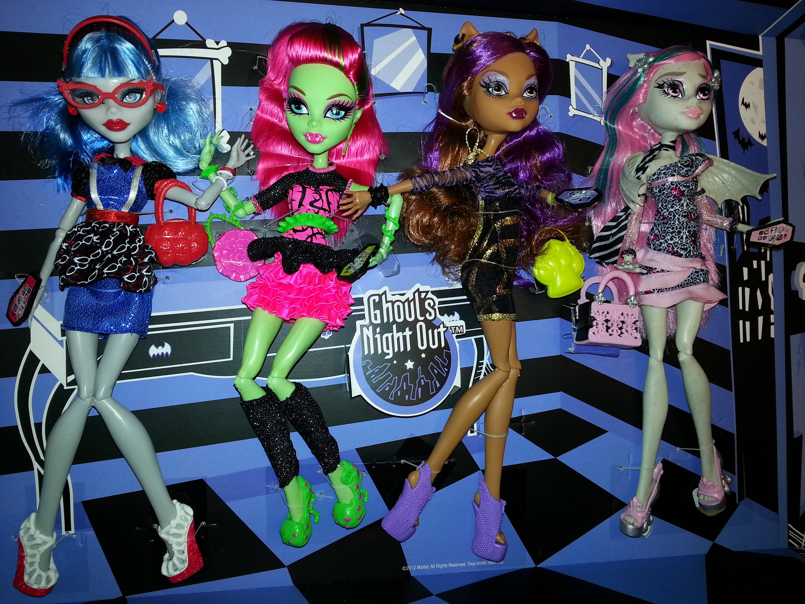 鬼魅夜出 Bratz 美学 壁纸