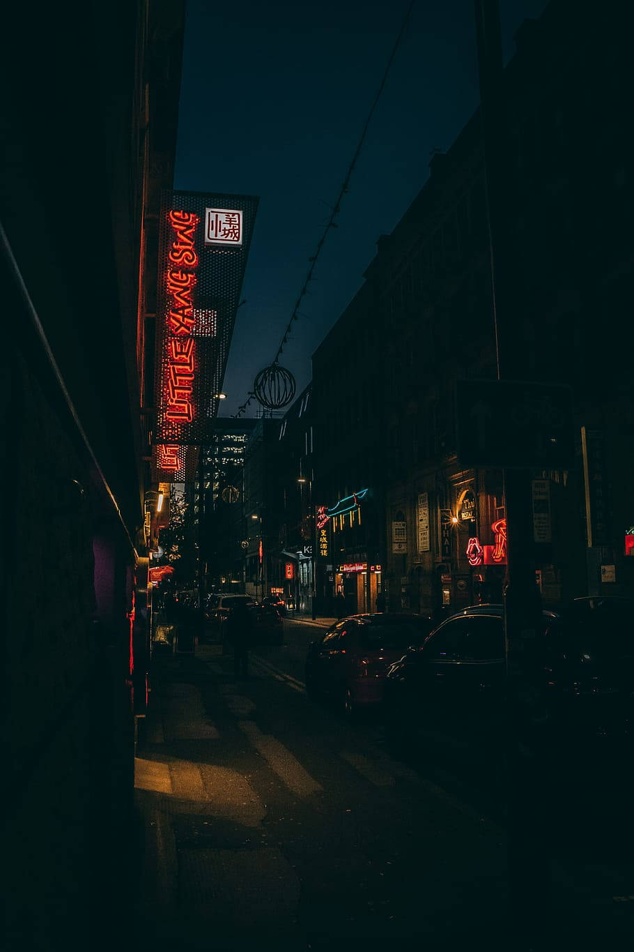 黑暗都市霓虹街灯 壁纸