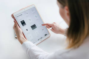Apple iPad Pro使用中 — iPad Mini 壁纸