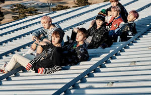 BTS春日集体照壁纸 — 防弹少年团合照动图 壁纸