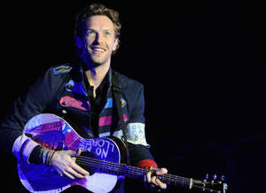Chris Martin 黑色背景壁纸 — 纯黑 壁纸
