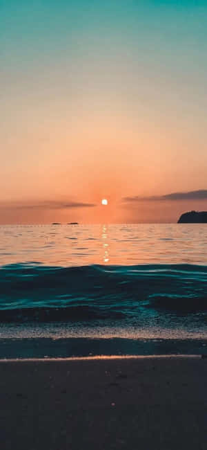 iPhone XS 海滩背景 — Realme P4 Lite 壁纸