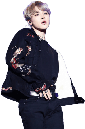 Jimin身着刺绣夹克摆拍