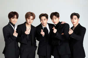 nuest — Kpop GIF 壁纸