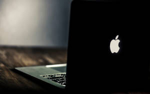 Macbook Air Lit — MacBook Air 壁纸
