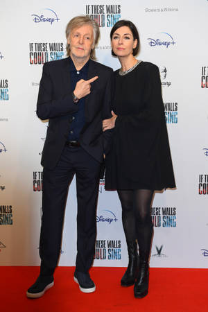 Paul McCartney 指着女儿 Mary — 小米平板8 壁纸