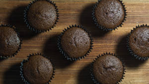 七个黑色 muffin 壁纸 — iMac 壁纸