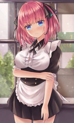 中野二乃穿着可爱女仆制服 — Galaxy Tab Active 壁纸
