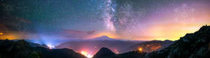 山脉景观，天空点缀数学公式的双屏壁纸 — 3840x1080 壁纸