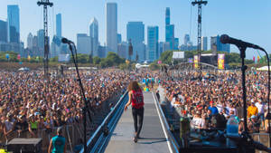 Lollapalooza芝加哥白天壁纸 — Studio Display 壁纸