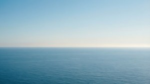 极简风格的海平线，带有微妙的蓝色渐变。 — 海洋 壁纸