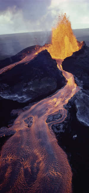 夏威夷火山国家公园火山喷发的惊人美景 — Vivo V 壁纸