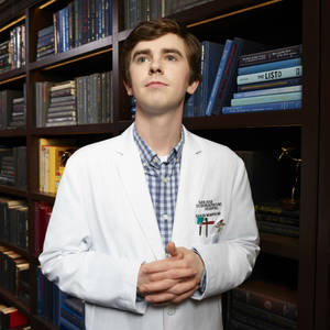 Freddie Highmore 饰演 Dr. Shaun 壁纸 — 华为nova Flip 壁纸