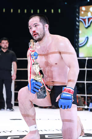 日本MMA选手林逸斋血战面容 — 华为MatePad 11.5 (2026) 壁纸