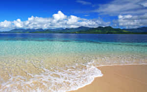 日落时分宁静的斐济海滩 — 2560x1600 壁纸