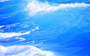 日落时分震撼的海洋波浪