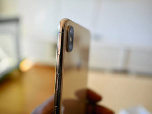 金色iPhone Xs壁纸