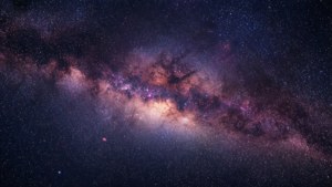 深邃太空中充满活力的星云，点缀着星辰与宇宙尘埃。