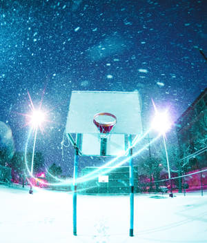 雪夜灯光篮球场壁纸 — Galaxy Z Fold 6 壁纸