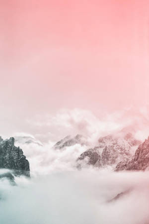 淡彩iPhone雾山 — 柔和色彩 iPhone 壁纸