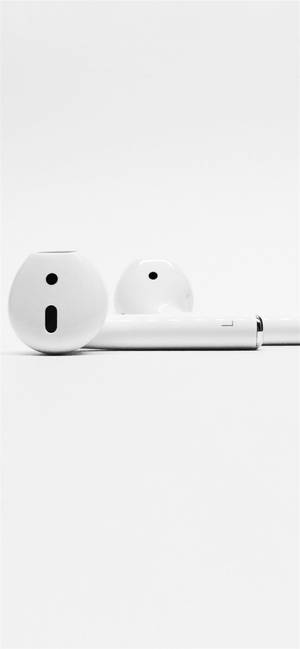 白色 iPhone AirPods — iPhone 12 mini 壁纸