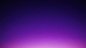 简约的霓虹紫色渐变星空背景。 — 霓虹紫 壁纸