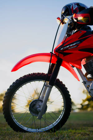 红色摩托车 本田 CRF100 — 小米平板8 壁纸