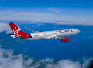 维珍大西洋航空飞机起飞攀升 — 蓝天 壁纸
