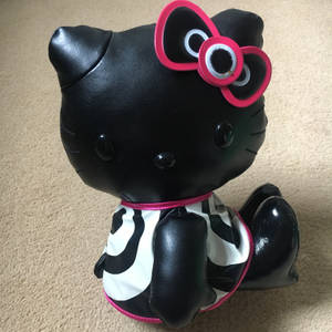 黑色Hello Kitty万圣节玩具壁纸 — 凯蒂猫万圣节 壁纸