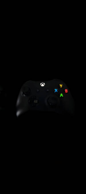 黑色Xbox控制器8K手机 — Pixel 10 壁纸